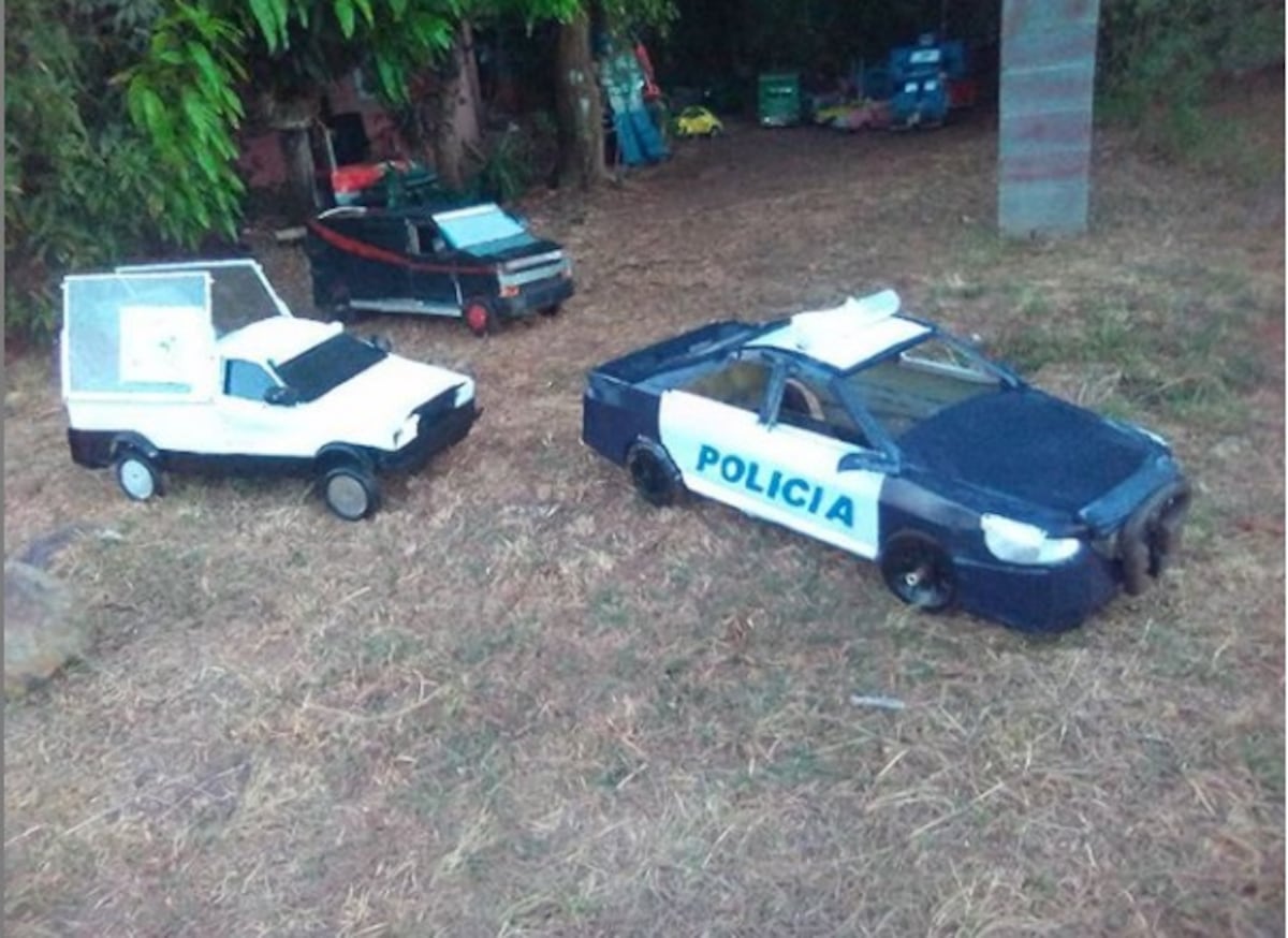 Papamóvil en miniatura. Lo trajo desde Capira. Chequee