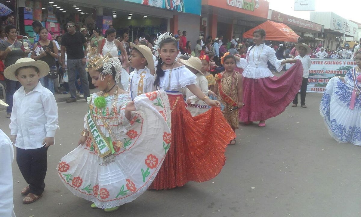 Aguadulce celebra su aniversario con desfile cívico 