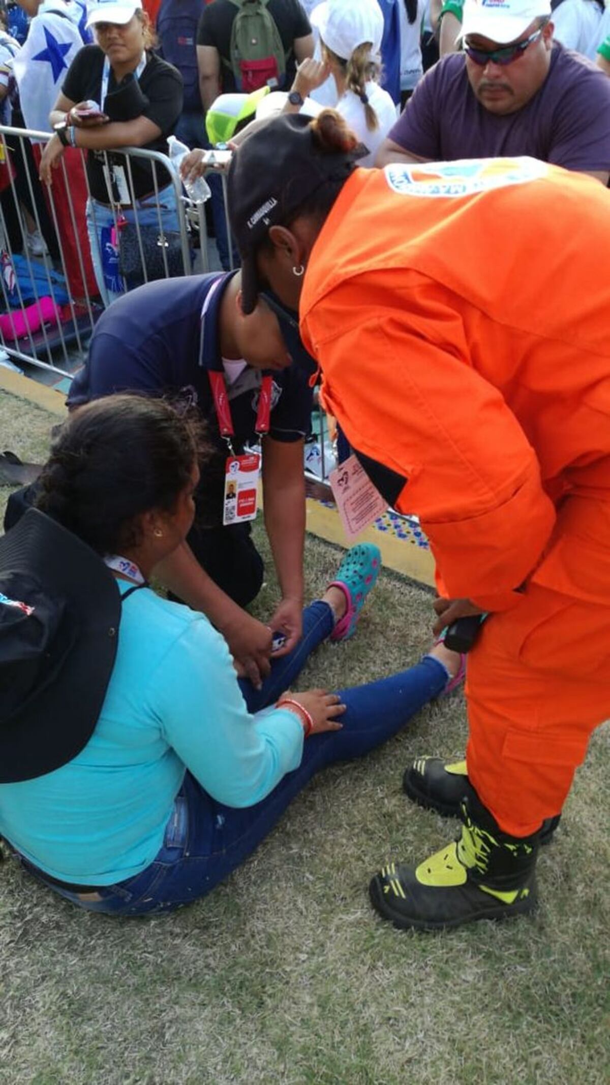 Se desploman.Algunos peregrinos cayeron desmayados en la Cinta Costera. Video