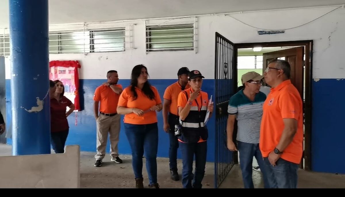 Meduca suspende clases en el Elena Ch. de Pinate. Chequean daños estructurales