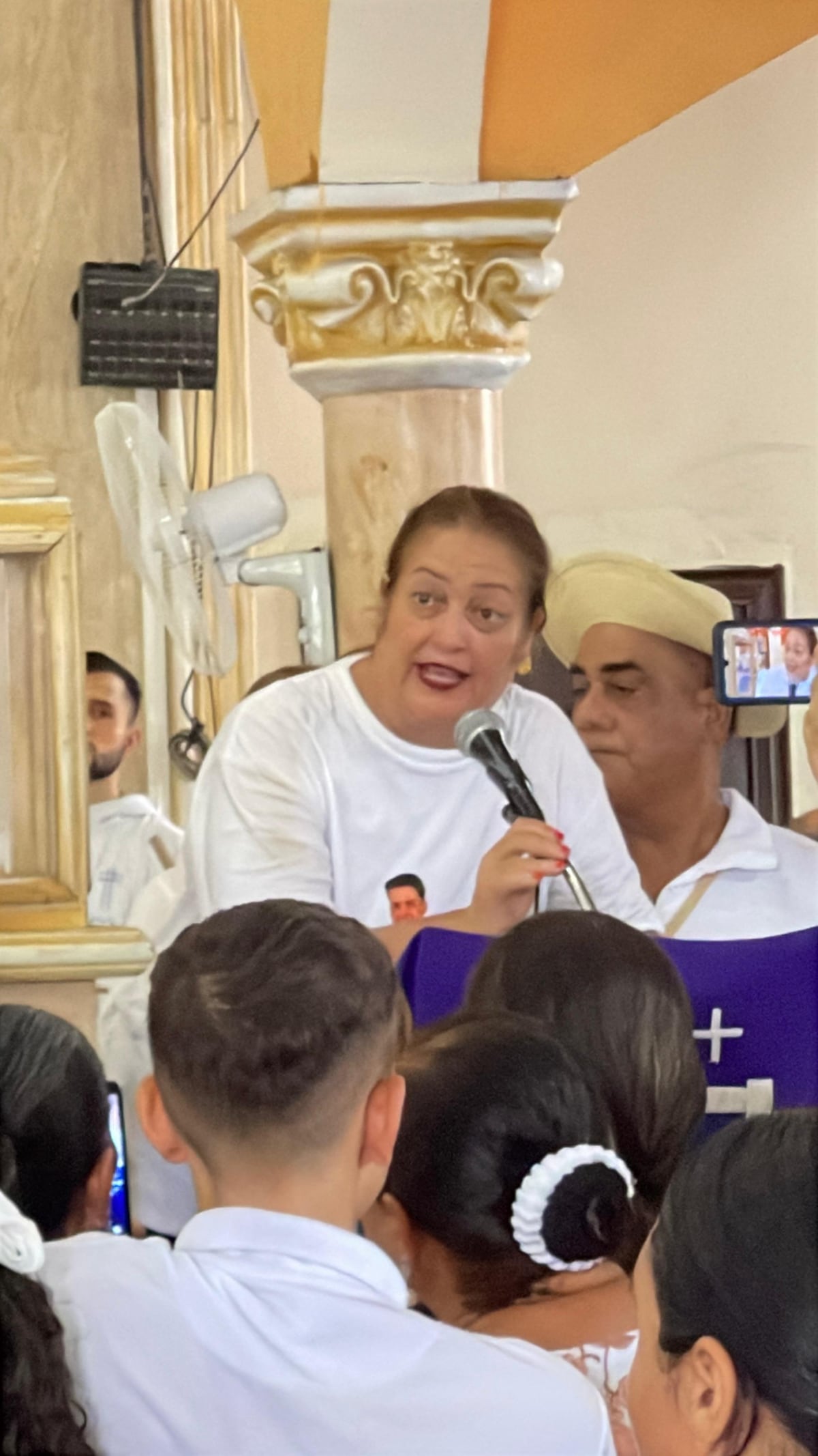 ‘Aquí está mi hijo, se los presento’: El desgarrador adiós de la madre de Esteban de León