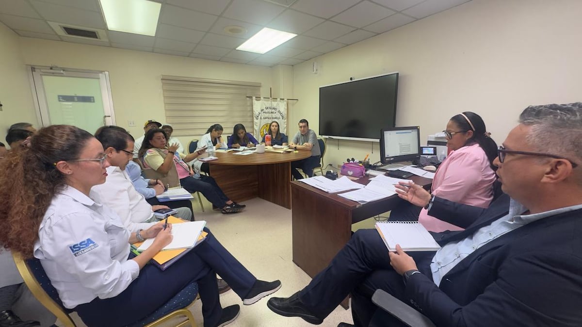 Pacientes de la Policlínica Santiago Barraza piden mejoras en la diálisis de La Chorrera