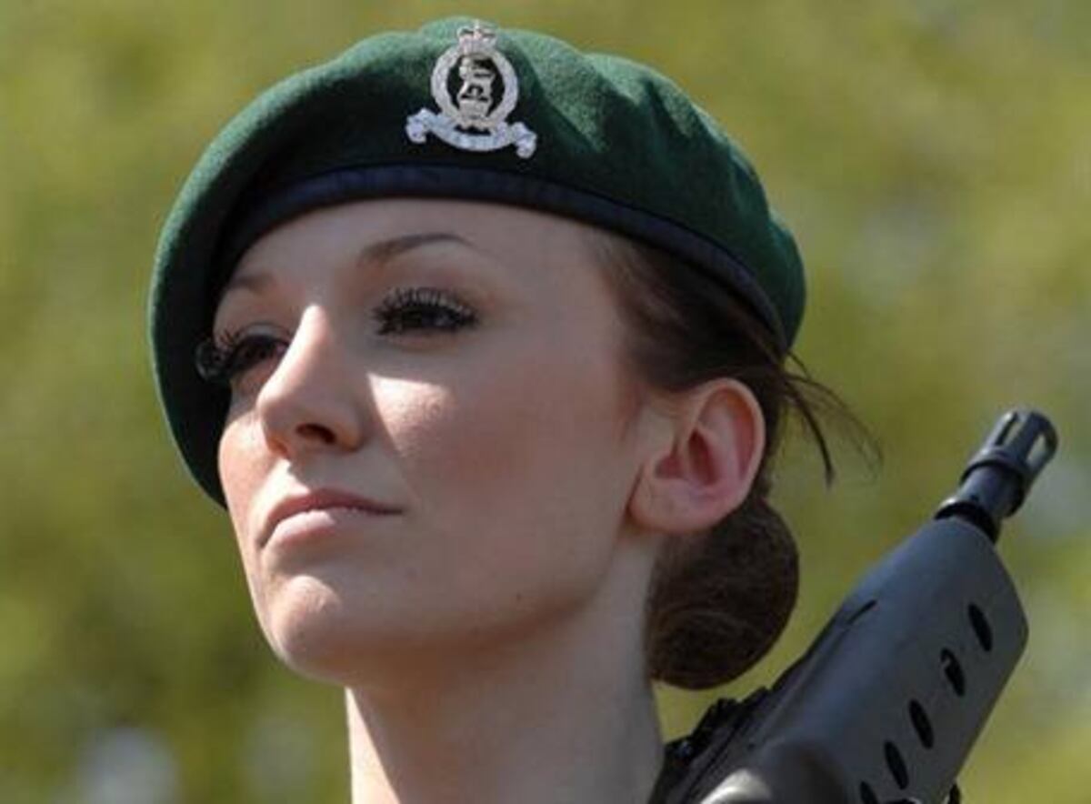 Harta de los ataques sexistas Miss Inglaterra se retira del ejercito británico