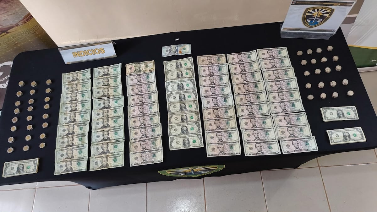 Cae colombiano en operativo antidrogas en Darién; decomisan dinero y polvo blanco