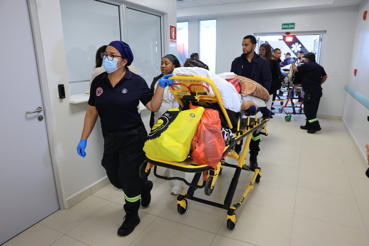 Traslado exitoso: 98 pacientes llegan al nuevo hospital en Colón