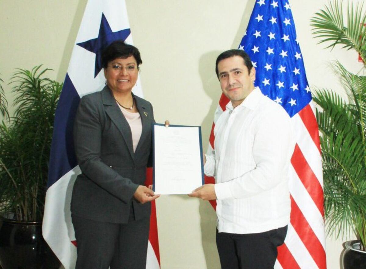 Reconocen a panameña de ascendencia indígena por ser jefa de la policía en E.U.