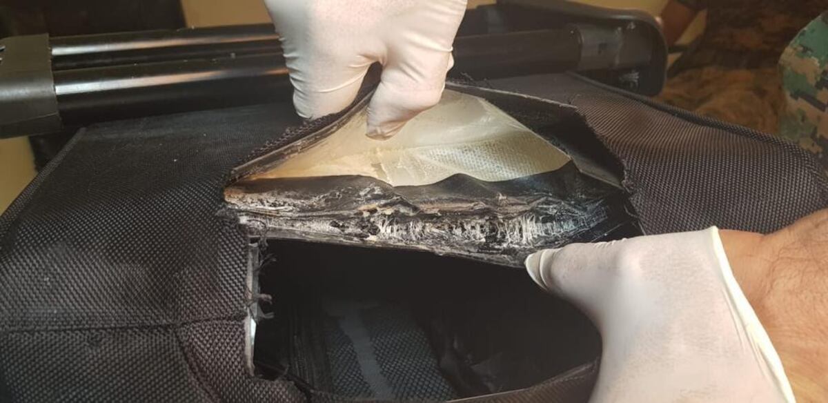 Detienen a guatemalteco con una mochila con doble fondo preñada en droga