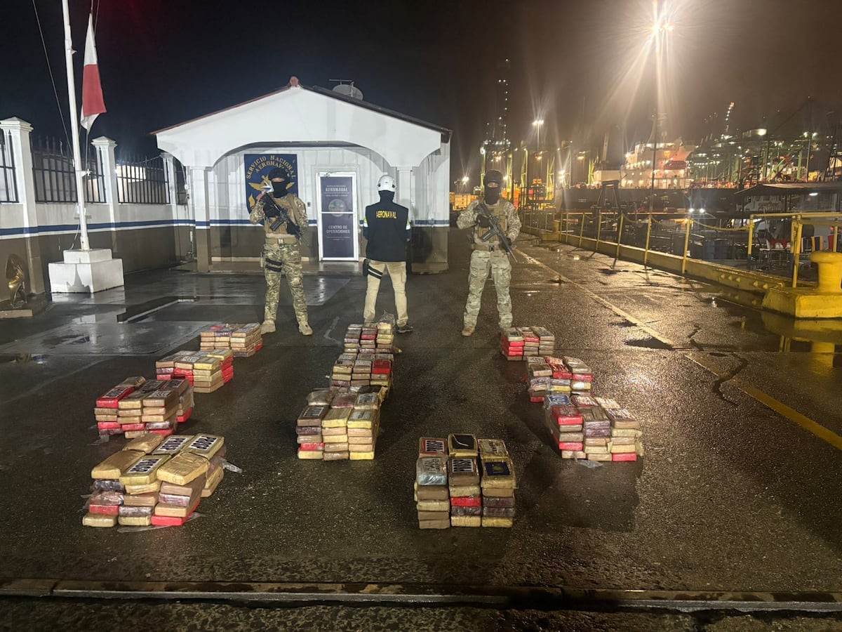Aeronaval decomisa 330 paquetes de droga en la Bahía de Panamá