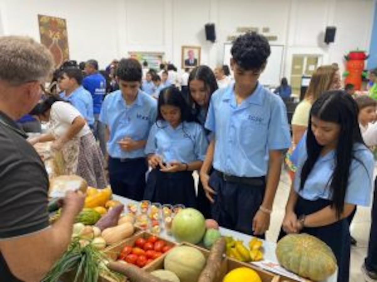 Degustaciones de los sabores de Los Santos en la Expoferia del Meduca y MIDA en el Día de la Fruta