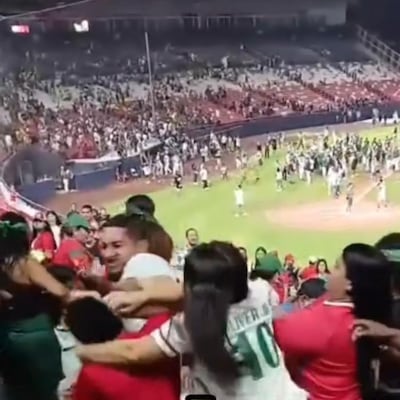 VIDEO | Tras el triunfo de Bocas del Toro sobre Chiriquí, fanáticos protagonizan pelea en las gradas y una persona toma celulares en plena trifulca