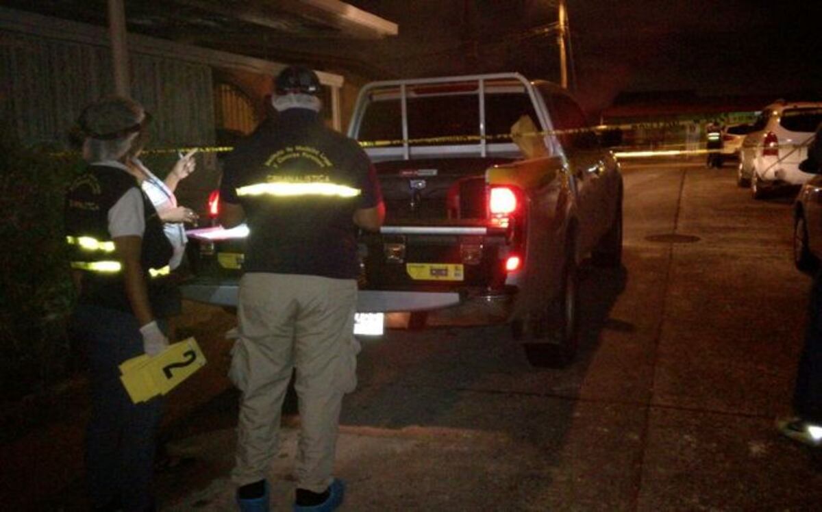 LO ÚLTIMO| Encuentran a una persona muerta dentro de un vehículo en Cerro Viento