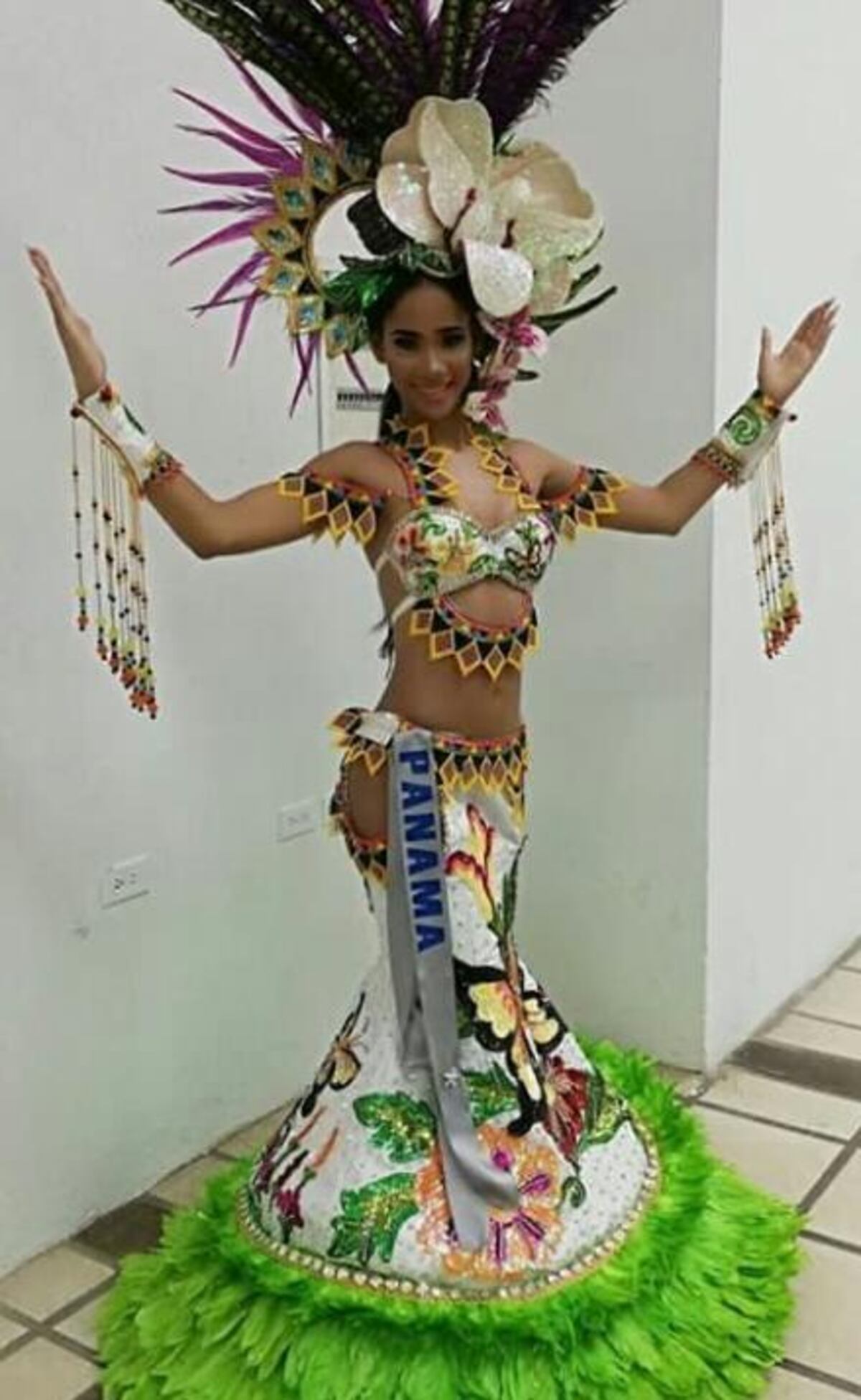 Panamá arrasa en Aruba. Miss se trae la corona y tres premios más