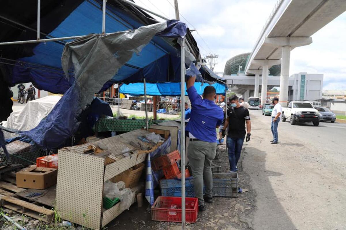 Desalojo de buhoneros en 24 de Diciembre desata reclamos y señalamientos