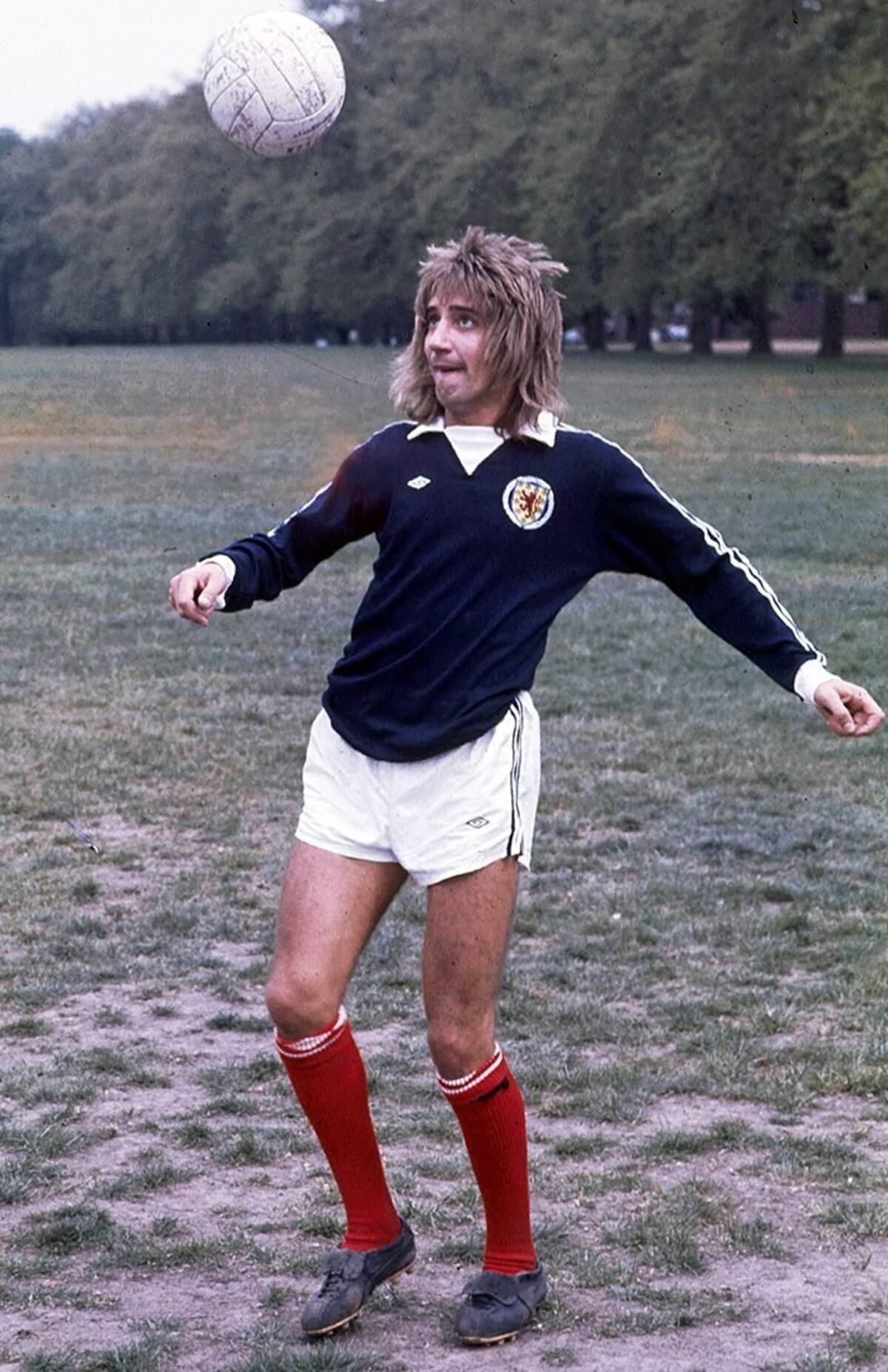 Rod Stewart: El Caballero de la música que desafió las etapas del Tiempo