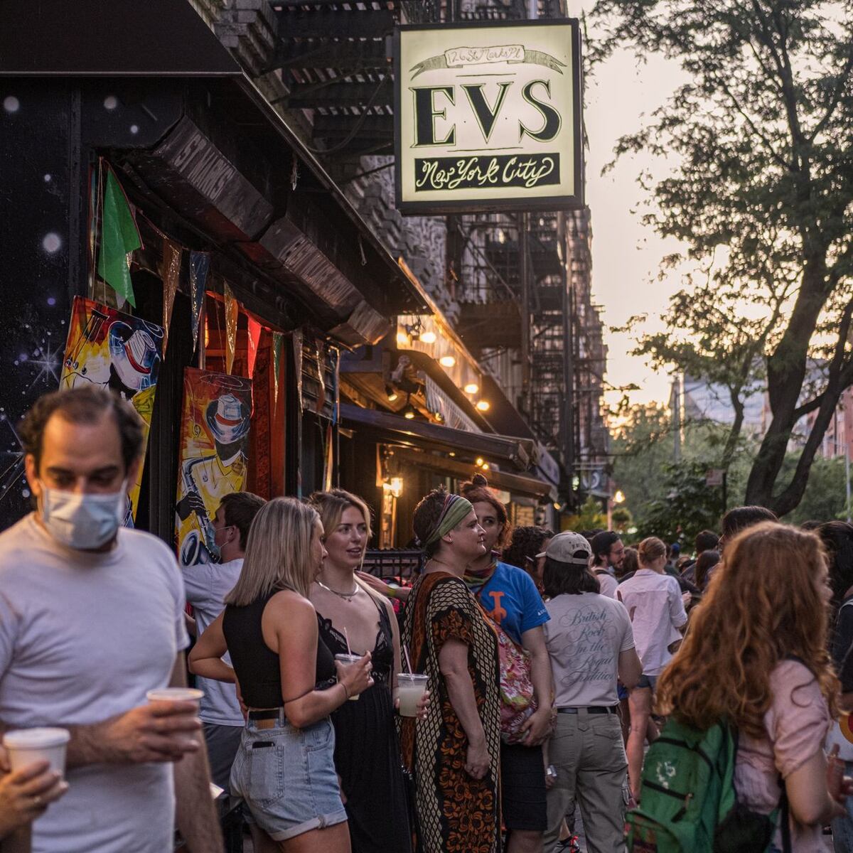 Bares y restaurantes de Nueva York ya no tienen que cerrar a la medianoche