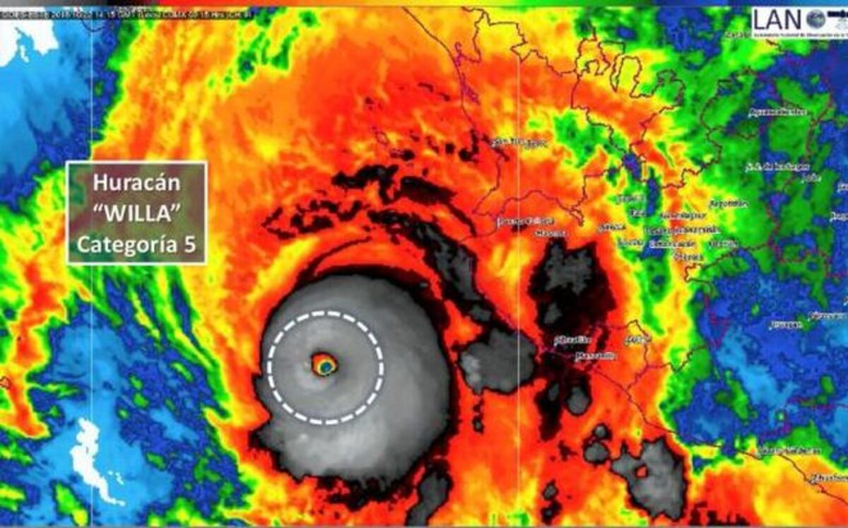 Huracán Willa baja a categoría 4 frente a México pero sigue siendo poderoso