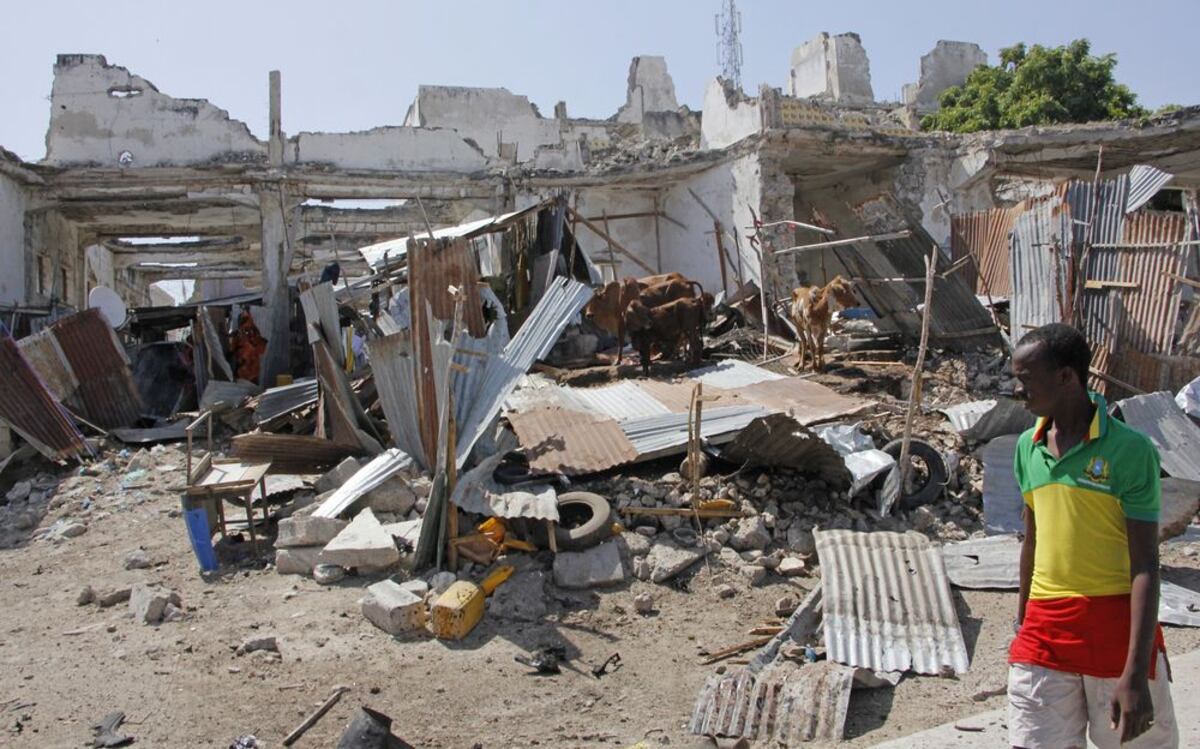 Coche bomba explota en Somalia y deja al menos 16 muertos