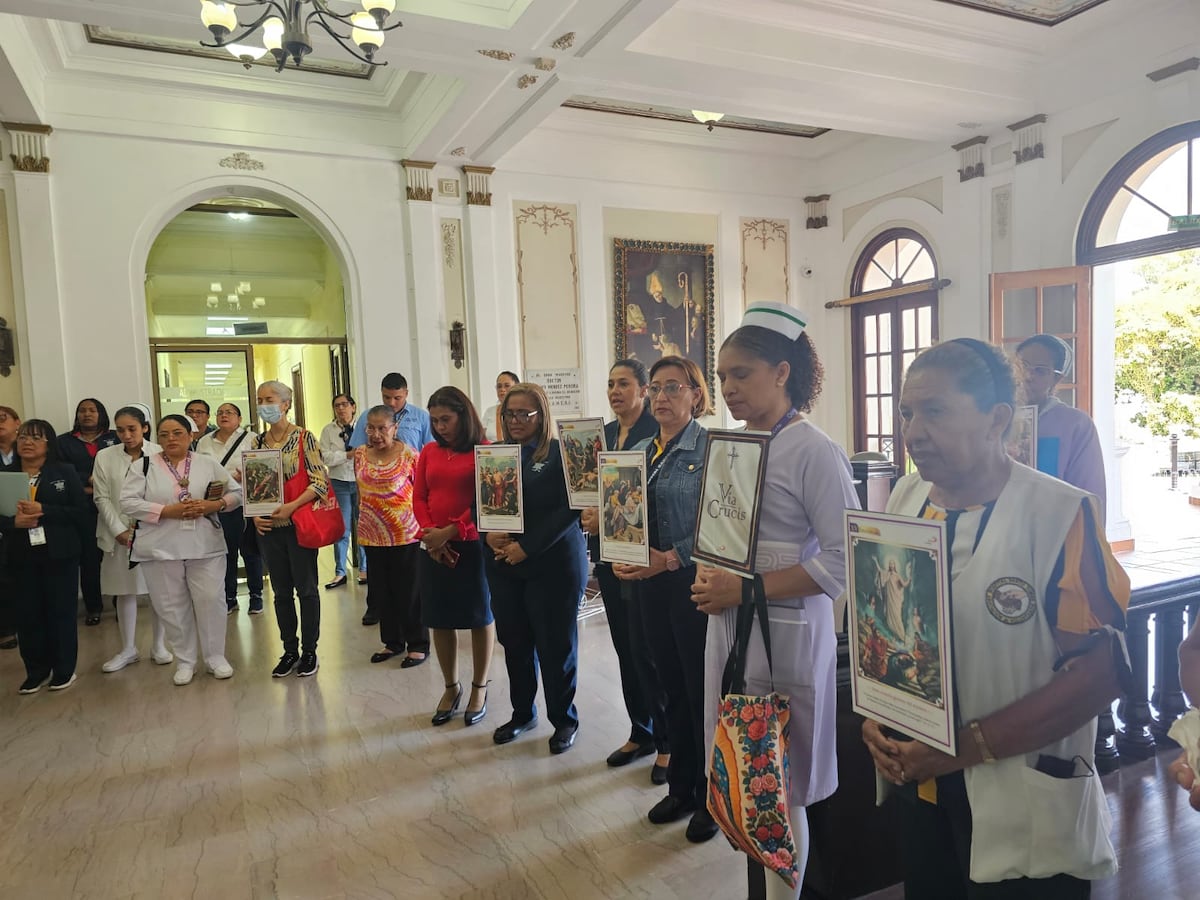 Vía Crucis emociona al Hospital Santo Tomás con 16 estaciones vivas