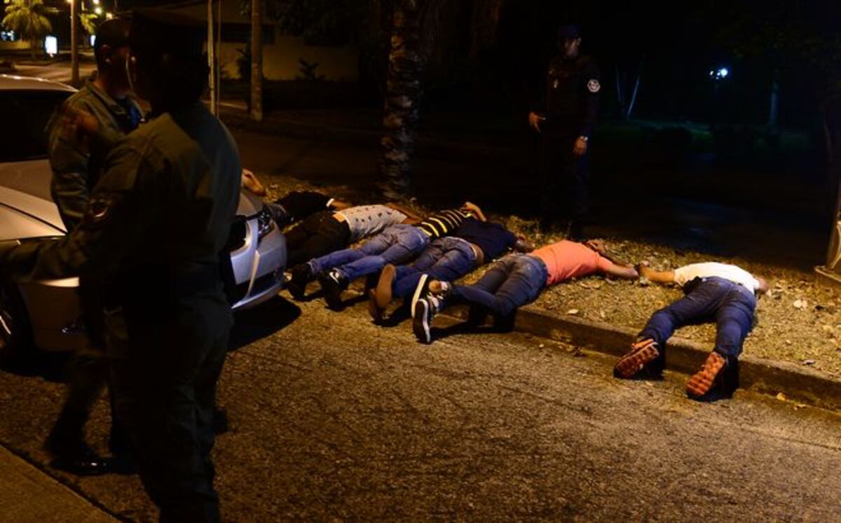 Empresas de familia Waked sufren primeras consecuencias