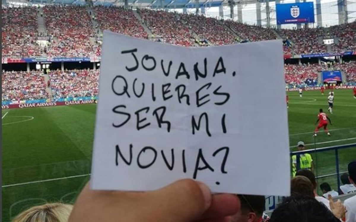 Él en Rusia, ella acá. Se le declaró antes del primer gol histórico de Panamá