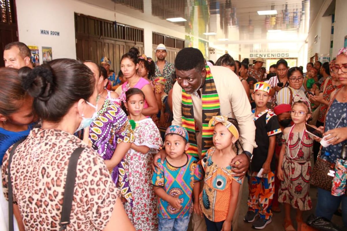 Causa revuelo en Antón. El príncipe admite que aún hay racismo. A Río Abajo sí irá con su princesa. Video