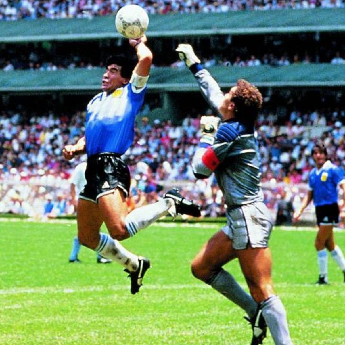 Balón de la famosa Mano de Dios de Maradona será subastado por millones