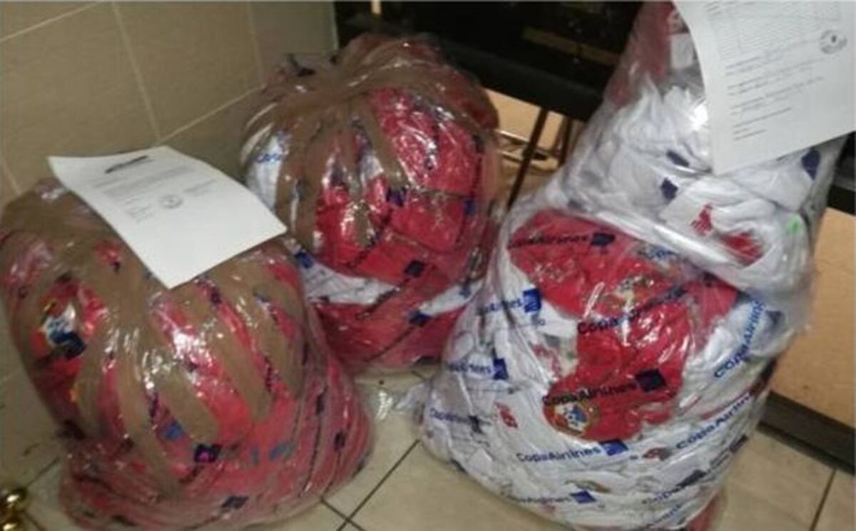 Decomisan 751 camisetas de la Selección de Panamá en Aeropuerto de Tocumen