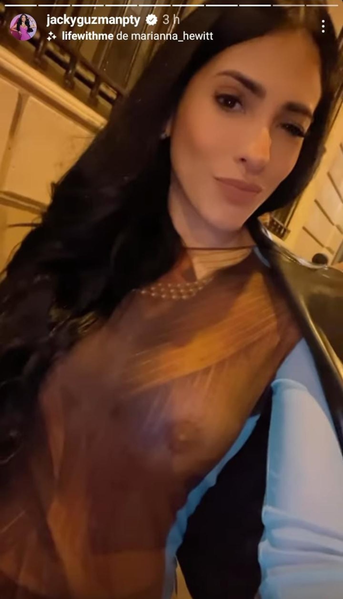 Paren todo. Jacky Guzmán modela vestido que simula no tener brasier de famoso diseñador francés +Fotos