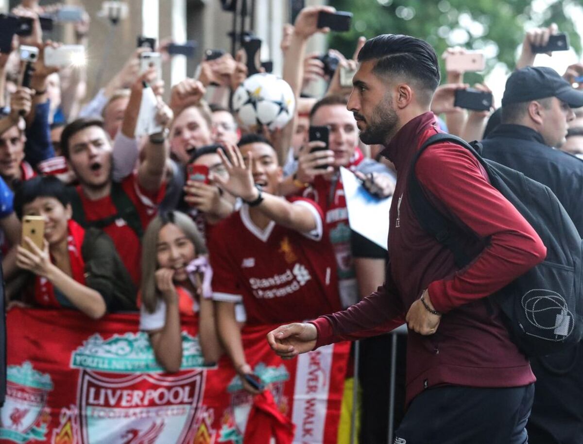 Liverpool y Real Madrid aterrizan en Kiev; mira las imágenes de ambos clubes