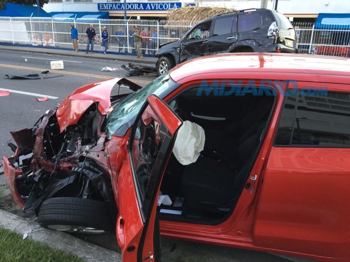 ¡LOCO Y BORRACHO! Después de la triple colisión, le pegó a paramédico y huyó