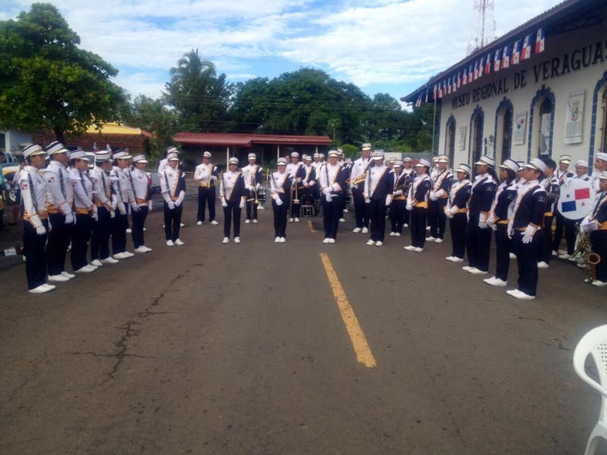 Santiago se viste de patria