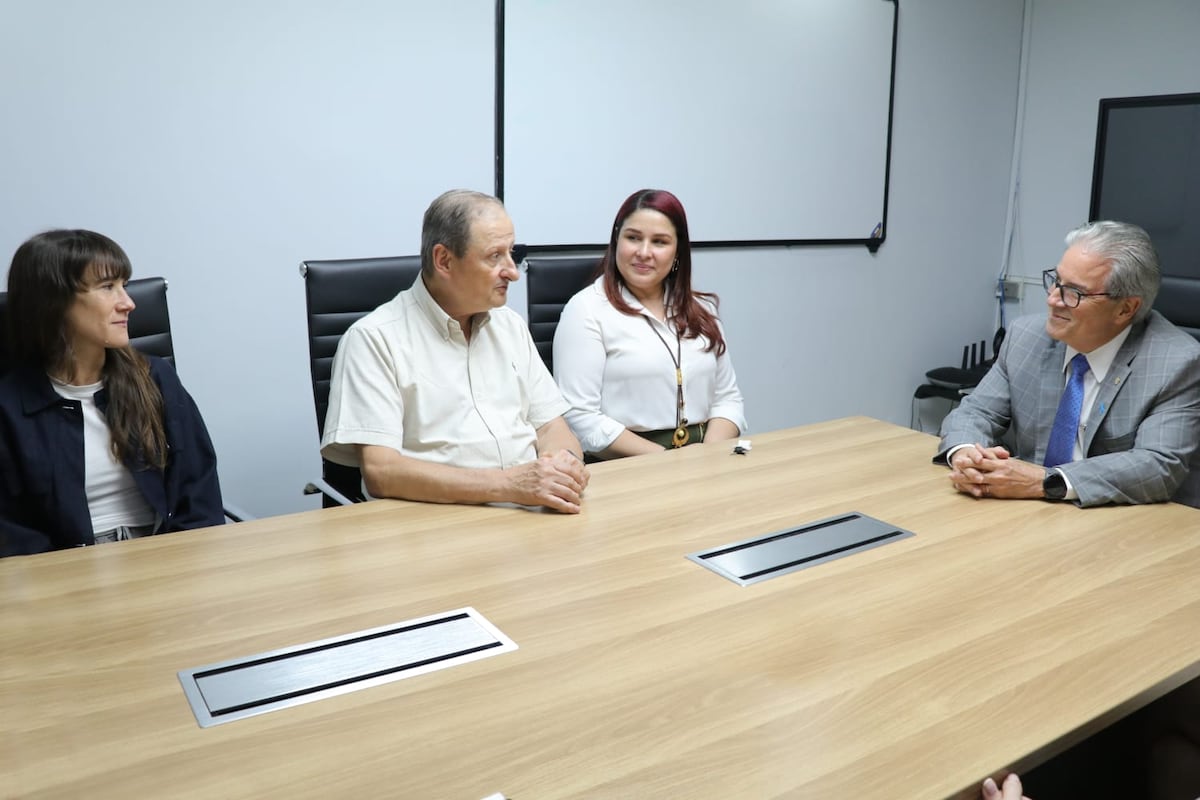 Minsa fortalece su plan para frenar a las superbacterias en hospitales con el apoyo de la OPS y Argentina