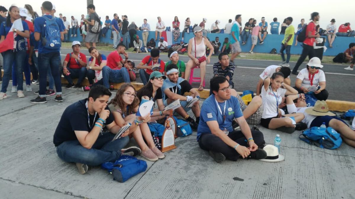 Vía Crucis actualizado, con realidades mundiales y mensaje de solidaridad 