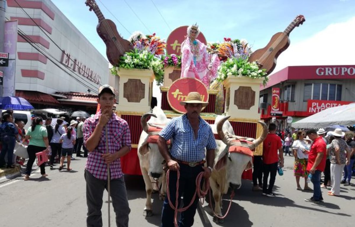 Tercer desfile Folclórico rescatando las costumbres y tradiciones en Veraguas 