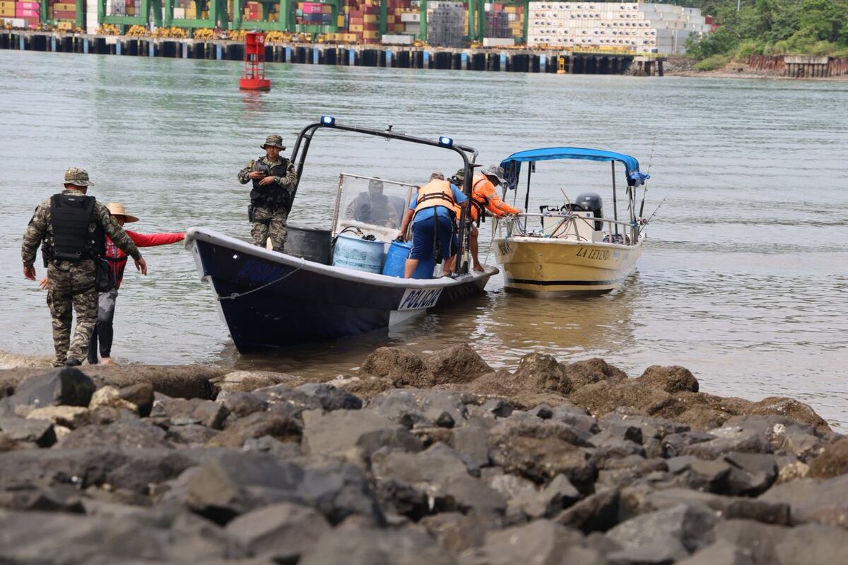 Policía Nacional salva a tres tripulantes en altamar en Veracruz