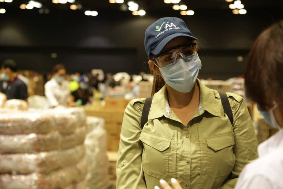 No es por moda. La gobernadora aclara a qué se deben sus ‘looks’ con estampado de militar +Fotos