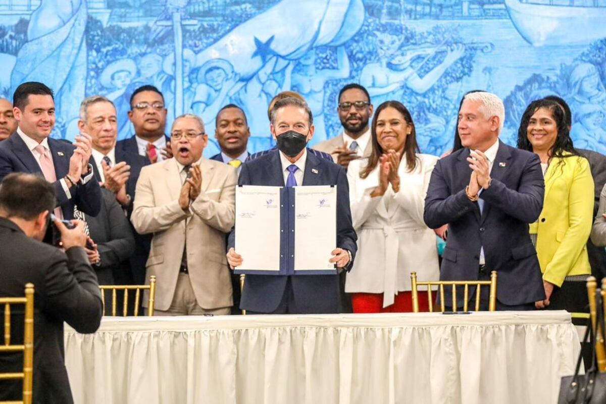 Presidente Cortizo Cohen sanciona Ley que adopta el Plan de Desarrollo Integral de la provincia de Colón