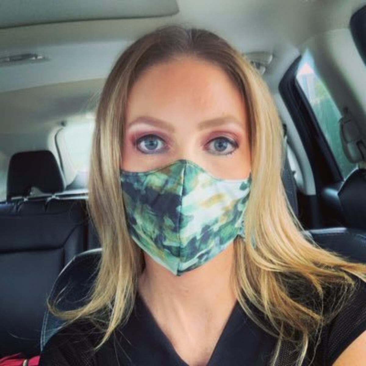 Periodista Sabrina Bacal recibe mensaje intimidante. Lo atribuye a ‘call center’ del gobierno. Castalia Pascual y otros reaccionan