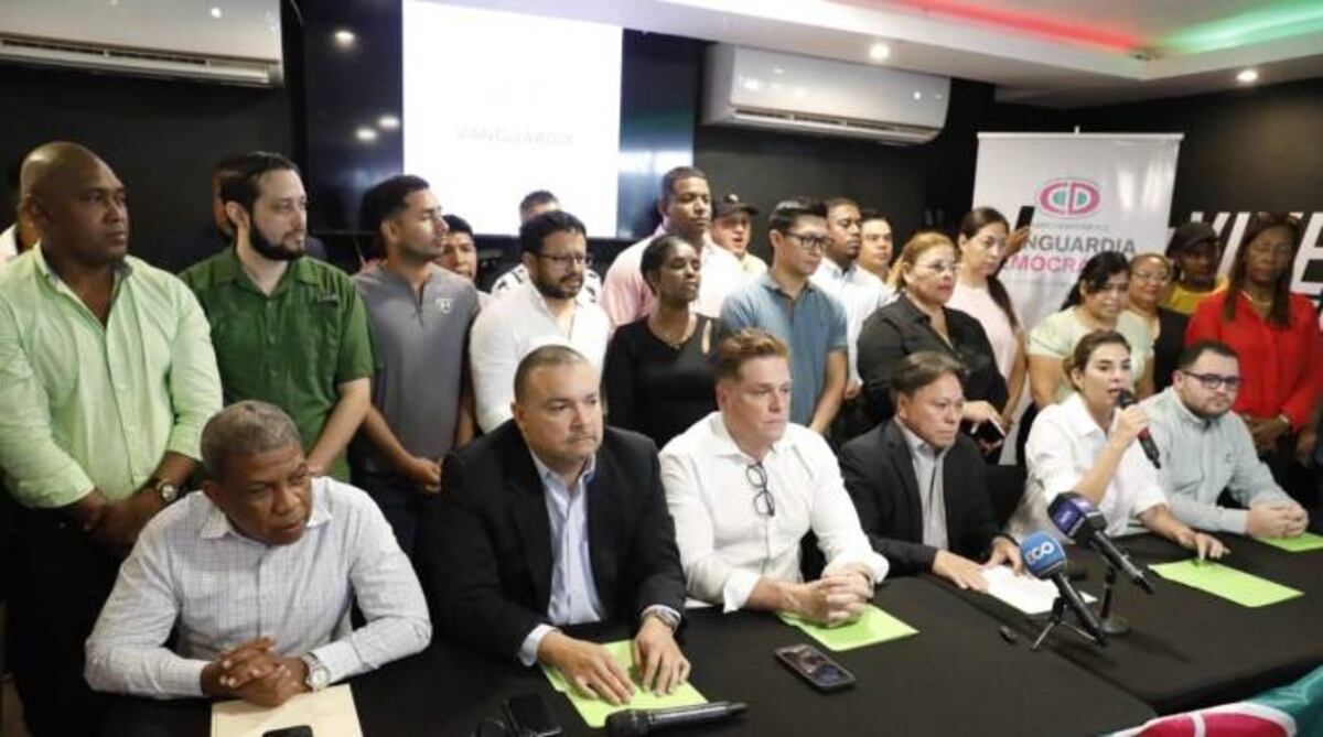 Dirigentes de Cambio Democrático exigen la renuncia de Rómulo Roux y su junta directiva