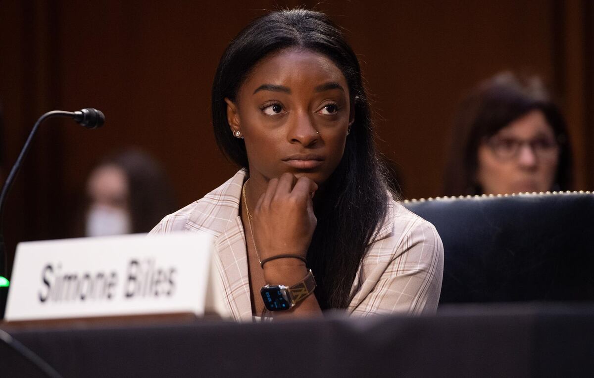 Simones Biles acusa a entidades deportivas estadounidenses de solapar los abusos de Larry Nassar