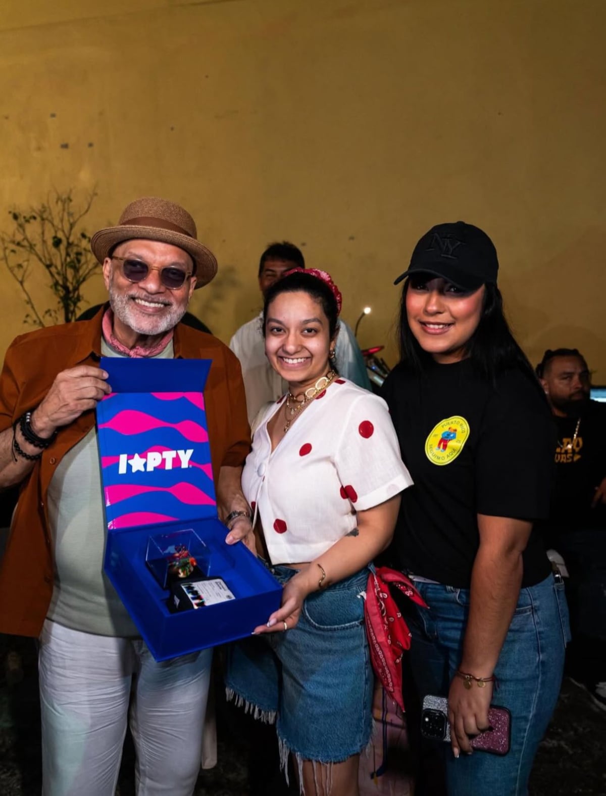 Farruko dice ‘xopa’ en Panamá y arranca grabaciones con artistas del patio