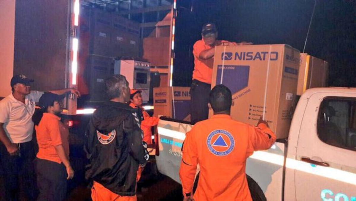 ¡EMERGENCIA! Derrumbes en Colón, personas atrapadas, FTC al rescate|VIDEO