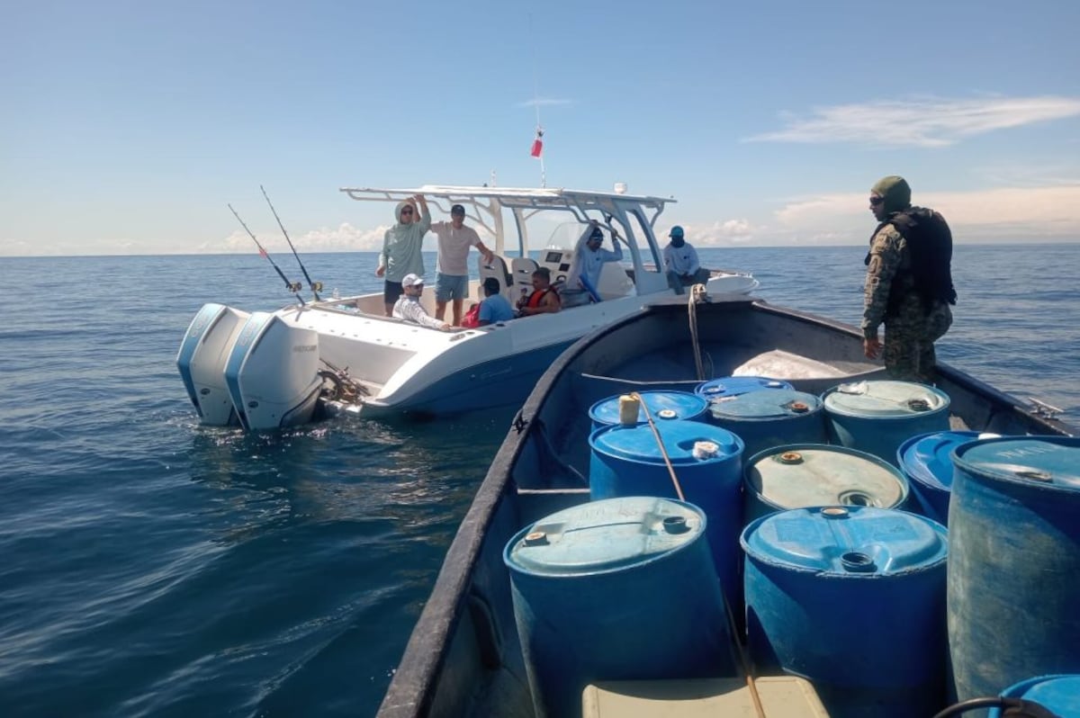 SENAFRONT rescata a tripulante colombiano y embarcación a la deriva cerca de Isla Taboga