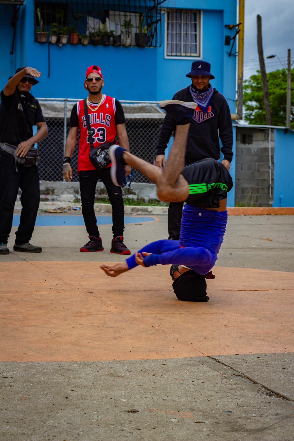 Barrio Pérez y Amigos del Barrio Crew lo hacen otra vez. Destacados artistas  participan de Cypher Vol. 2