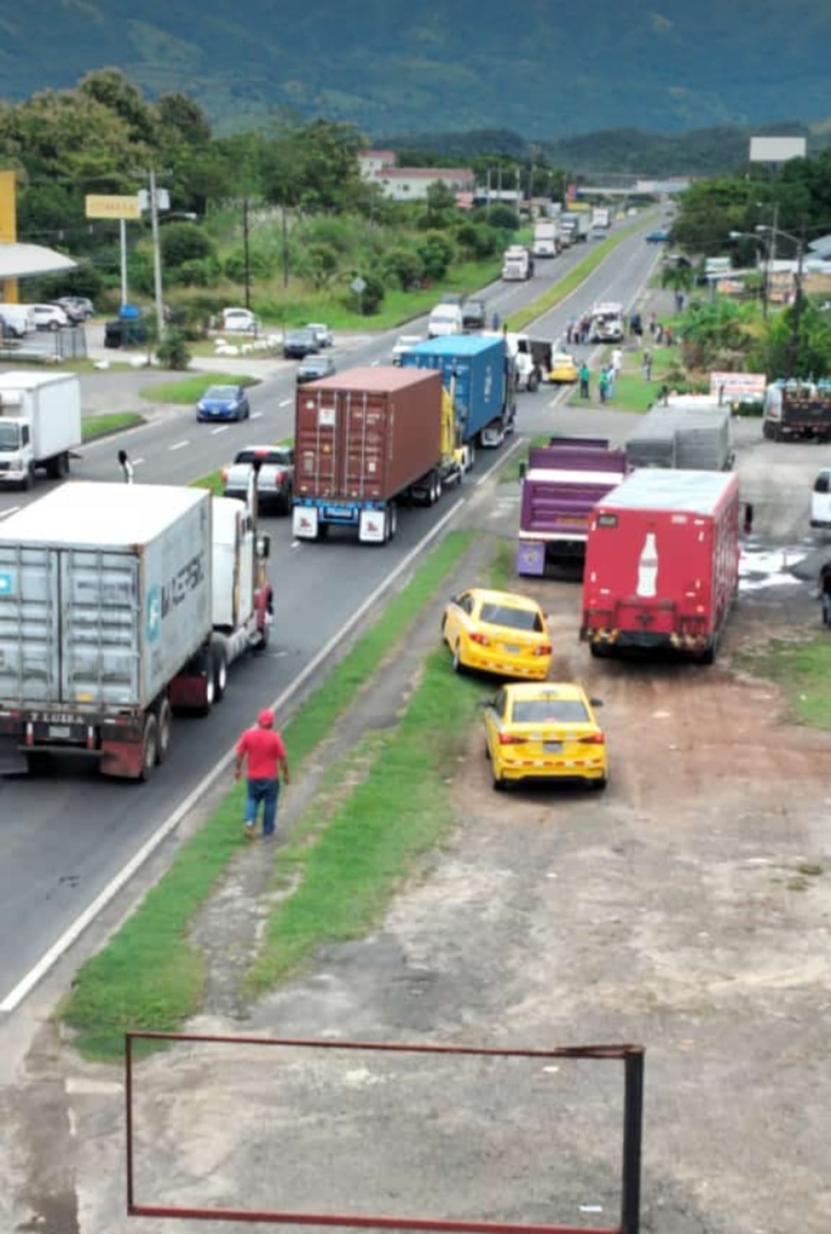 Periodista de Radio Panamá iba en bus impactado por un cisterna. Necesita seis pintas de sangre. Video