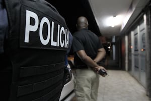Agente de la Policía Nacional se hiere con su arma de reglamento
