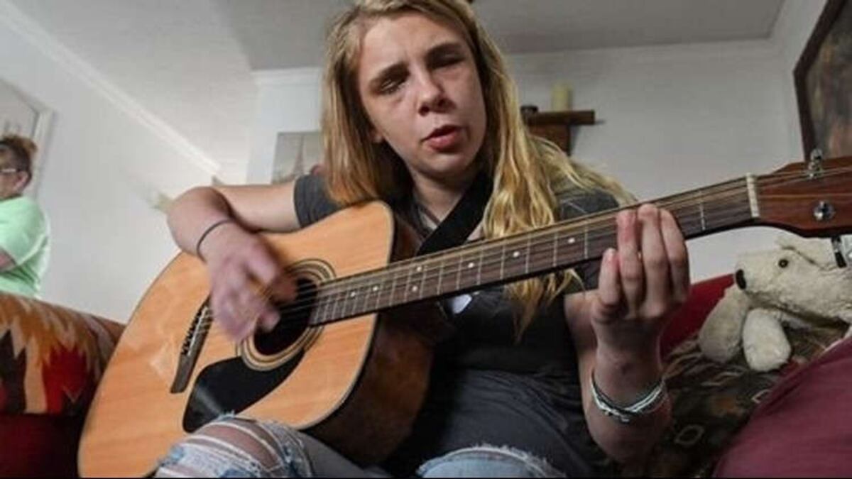 La joven que se arrancó los ojos por su adicción a la metanfetamina