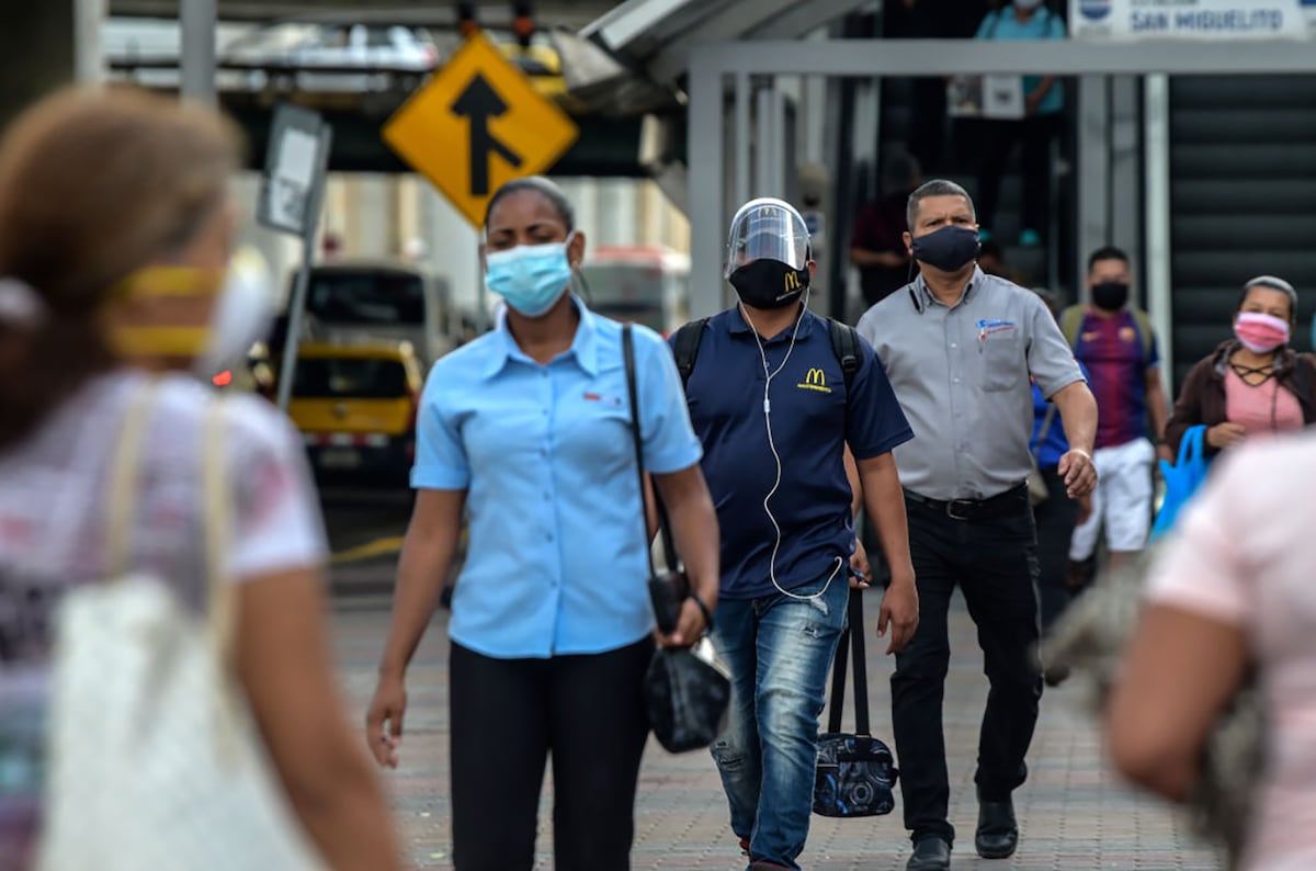 Se recomiendan volver al uso de mascarillas y reforzar la vacunación ante aumento de casos de influenza