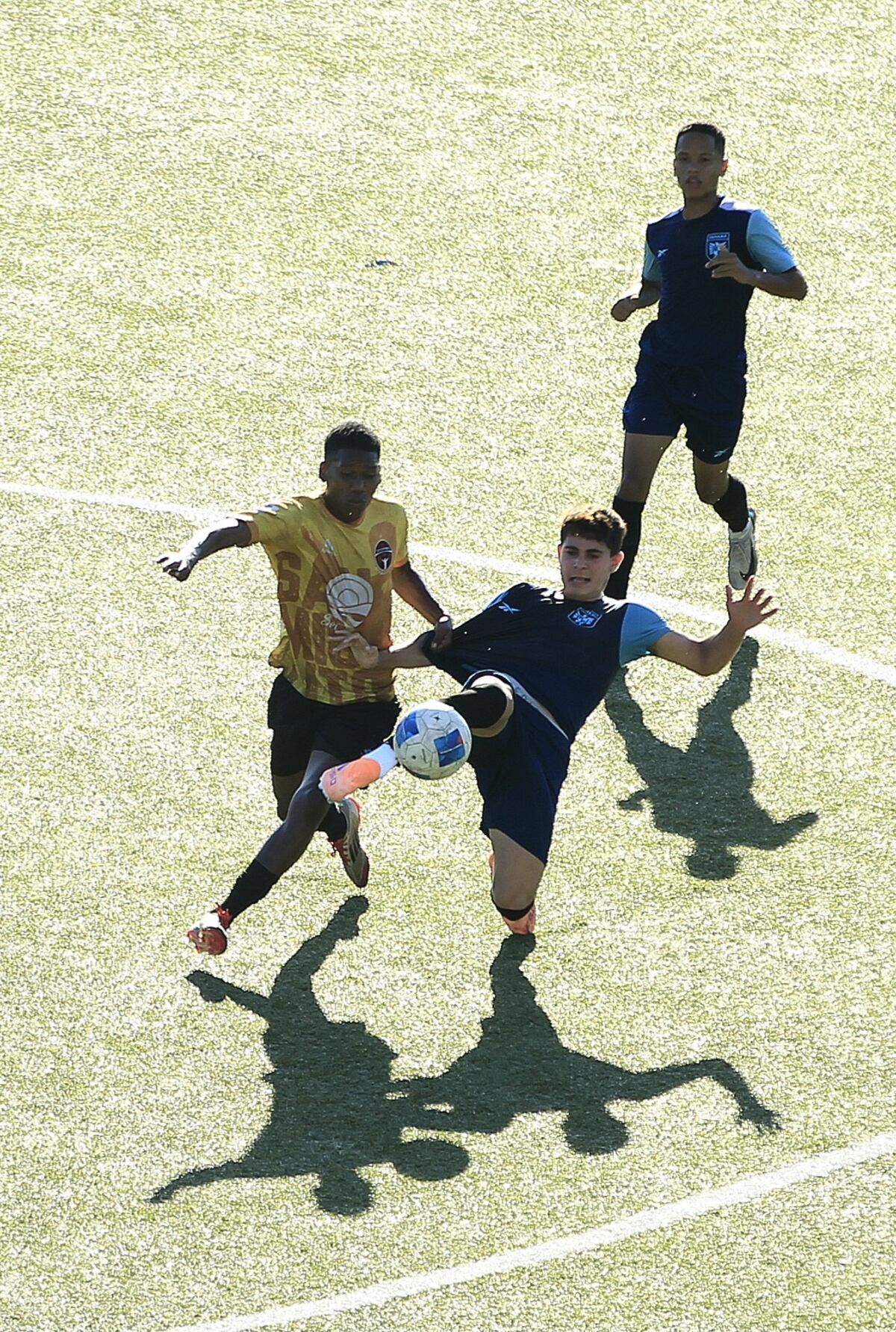 Alfredo Maduro se adueña del mediocampo y apunta al premundial