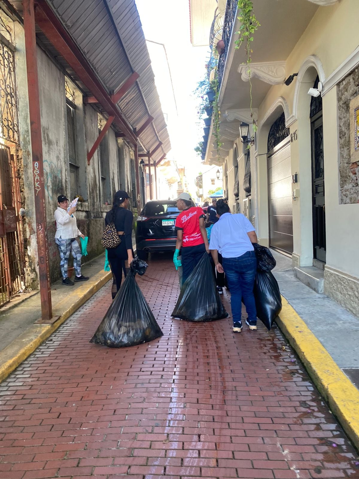 Jóvenes limpian el Casco Antiguo y le dan un respiro al patrimonio panameño